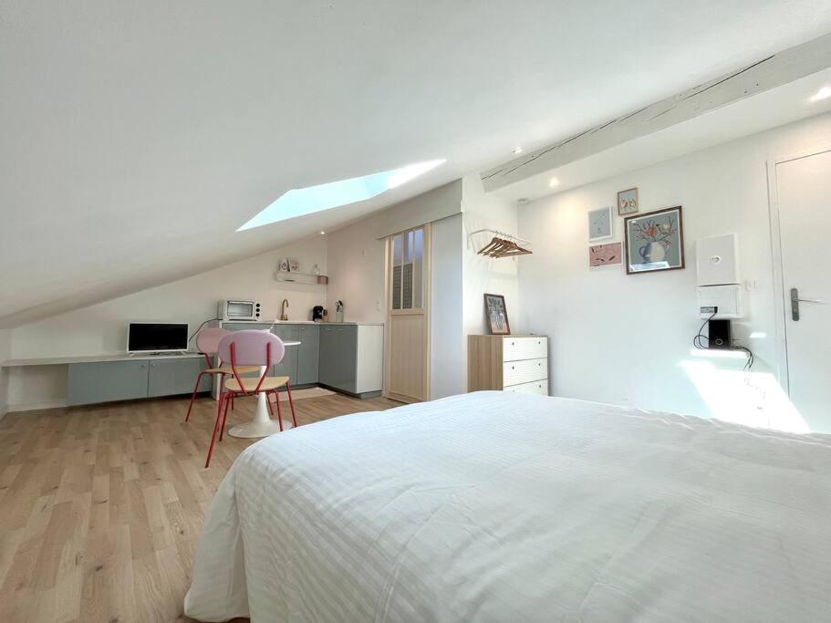 Studio Jade : Charmant Logement Place Clemenceau Pau Exterior foto